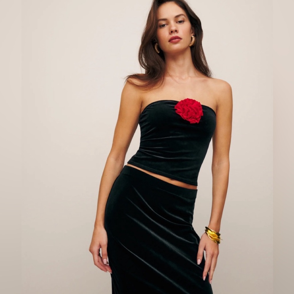 Reformation Adalynn two piece set in black velvet with red rose detail - Picture 3 of 12